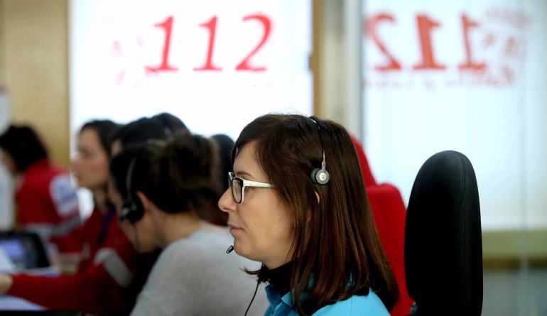 Una operadora del servicio de emergencias 112 Castilla y León