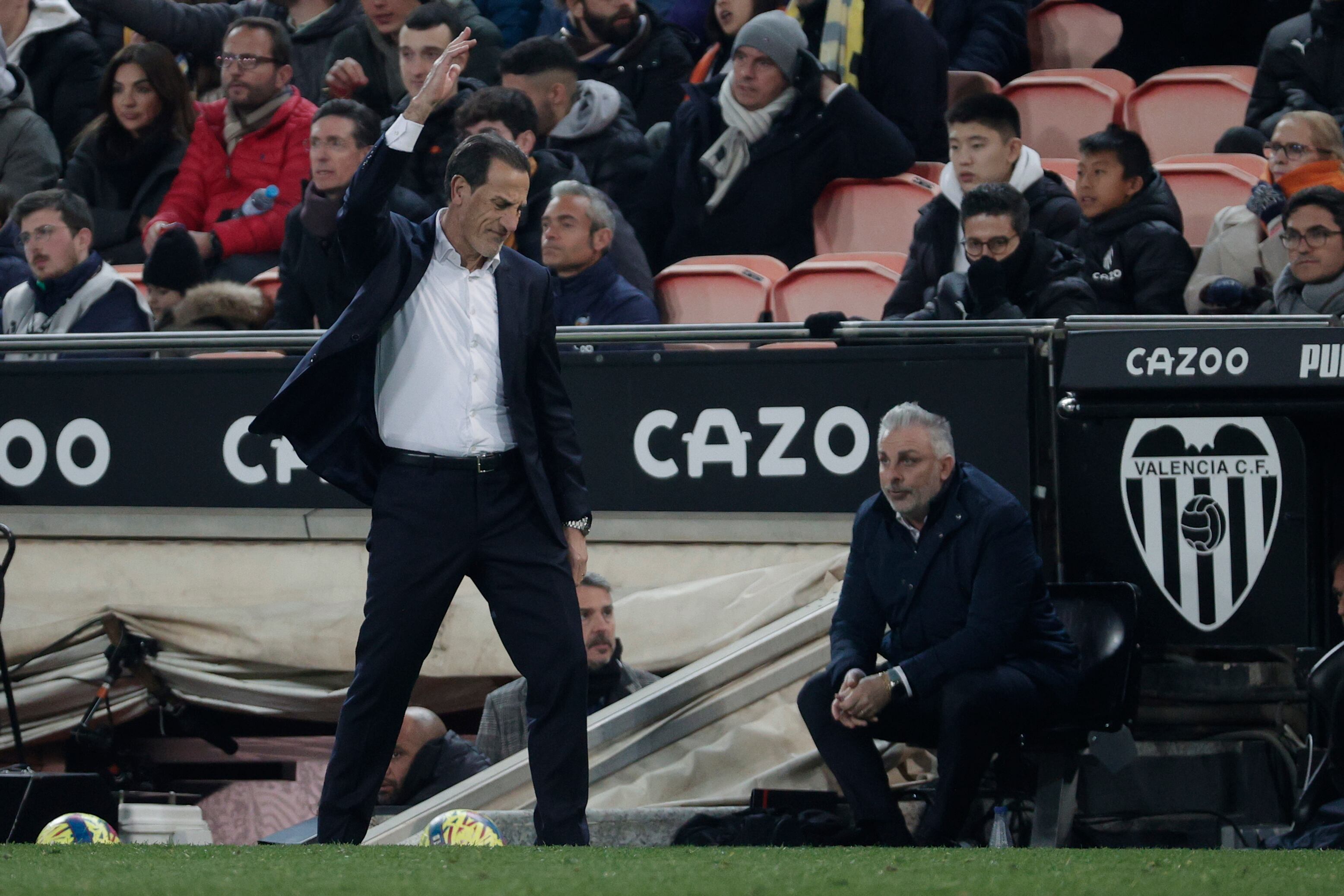 VALENCIA, 11/02/2023. El técnico del Valencia, Boro, durante el encuentro correspondiente a la jornada 21 de Primera División que disputan hoy sábado frente al Athletic Club en el estadio valencianista de Mestalla. EFE/ Manuel Bruque.
