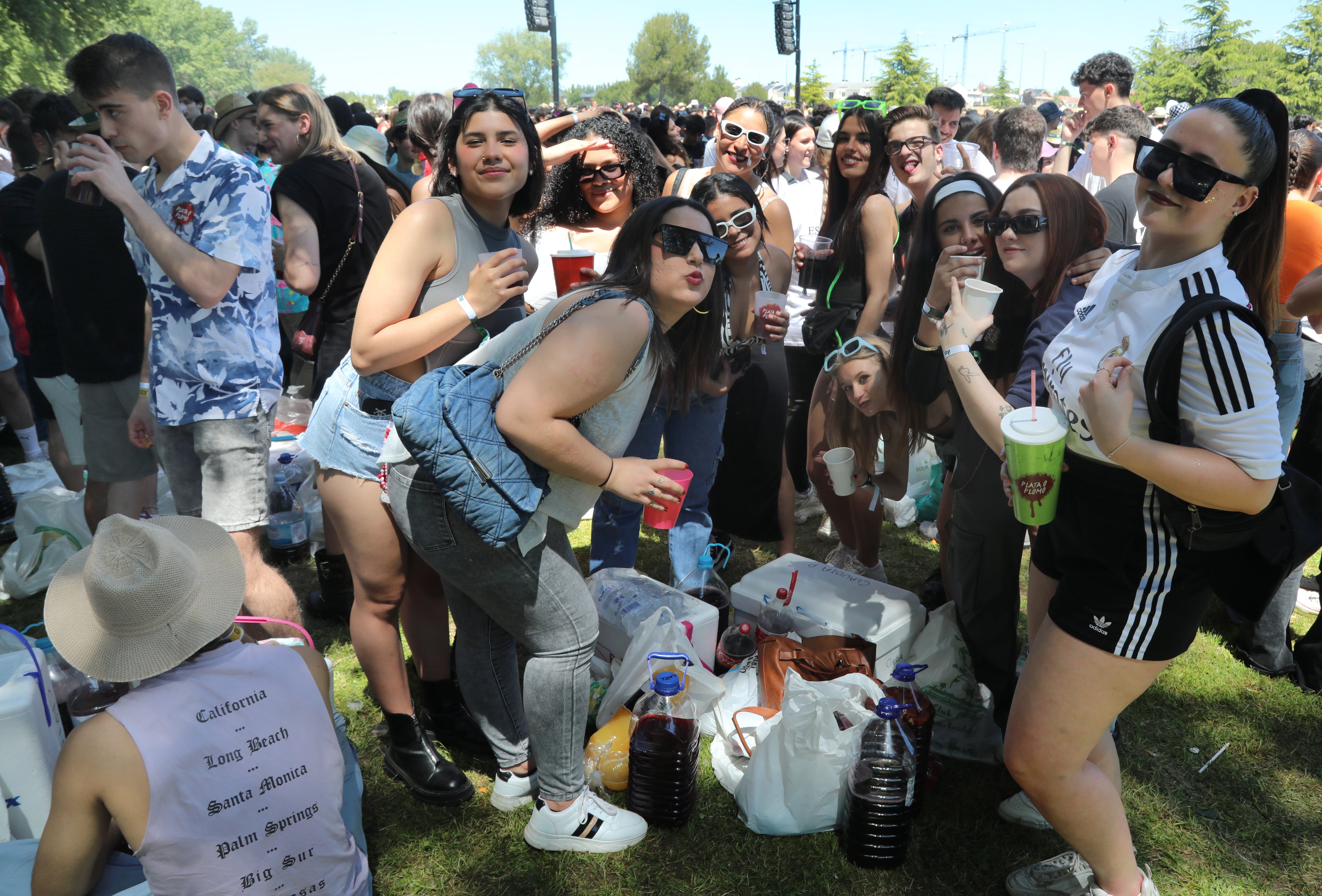 Miles de jóvenes de la Comunidad se dan cita en el parque Ribera Sur de la capital palentina para celebrar la ITA, una de las fiestas universitarias más populares de la región