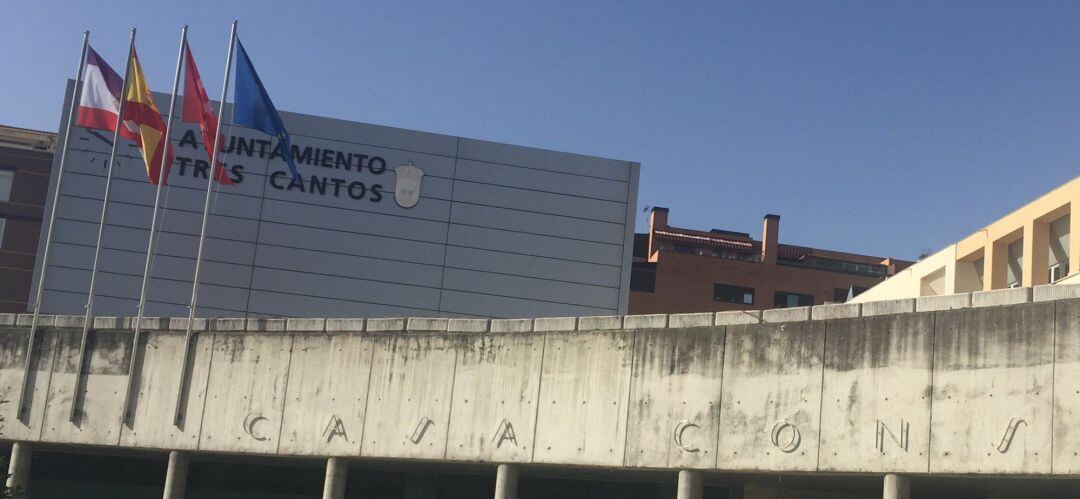 El alcalde Tres Cantos revoca el bando que limitaba las compras y los paseos de perros