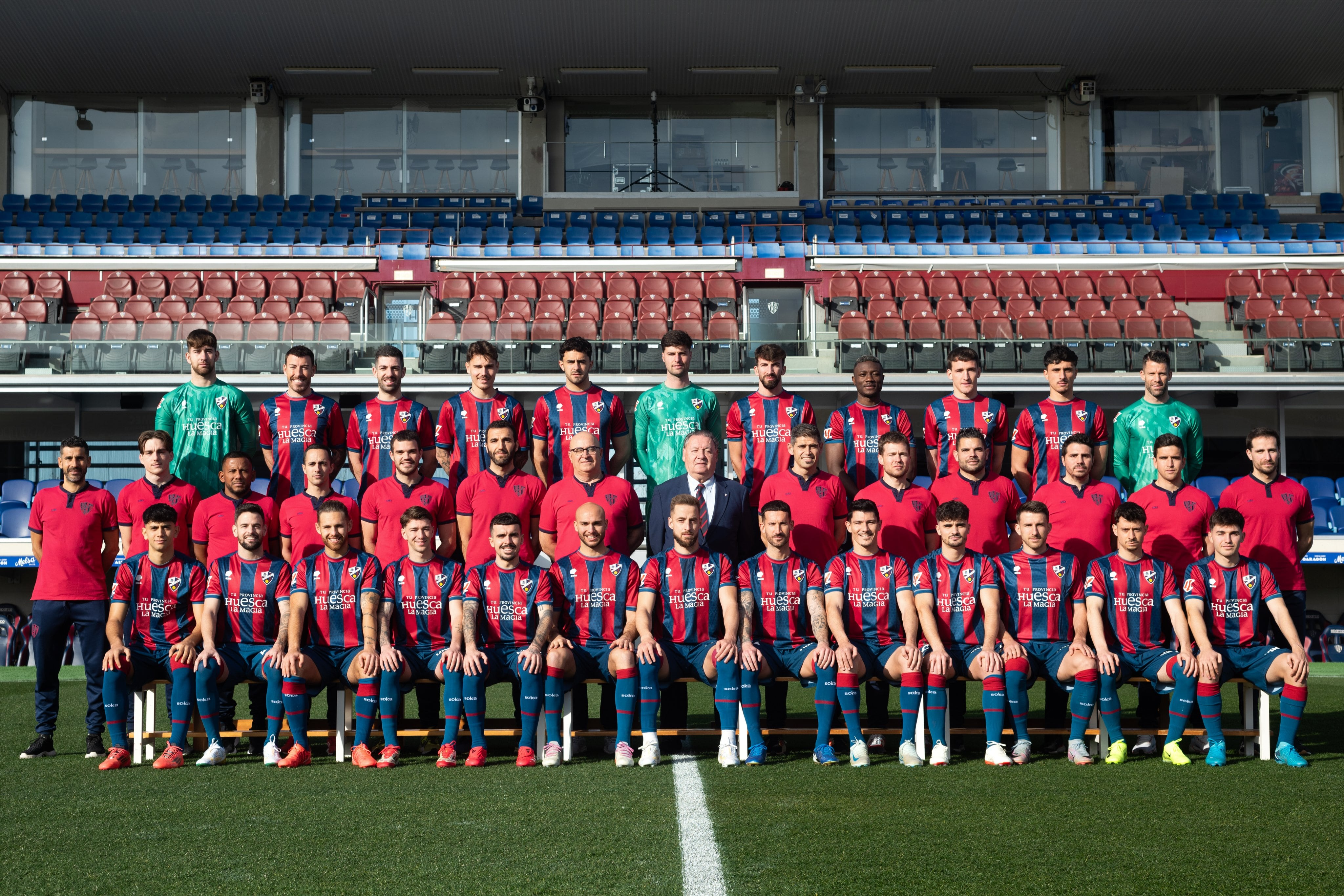 Foto oficial de la plantilla de la SD Huesca de la temporada 2024/2025