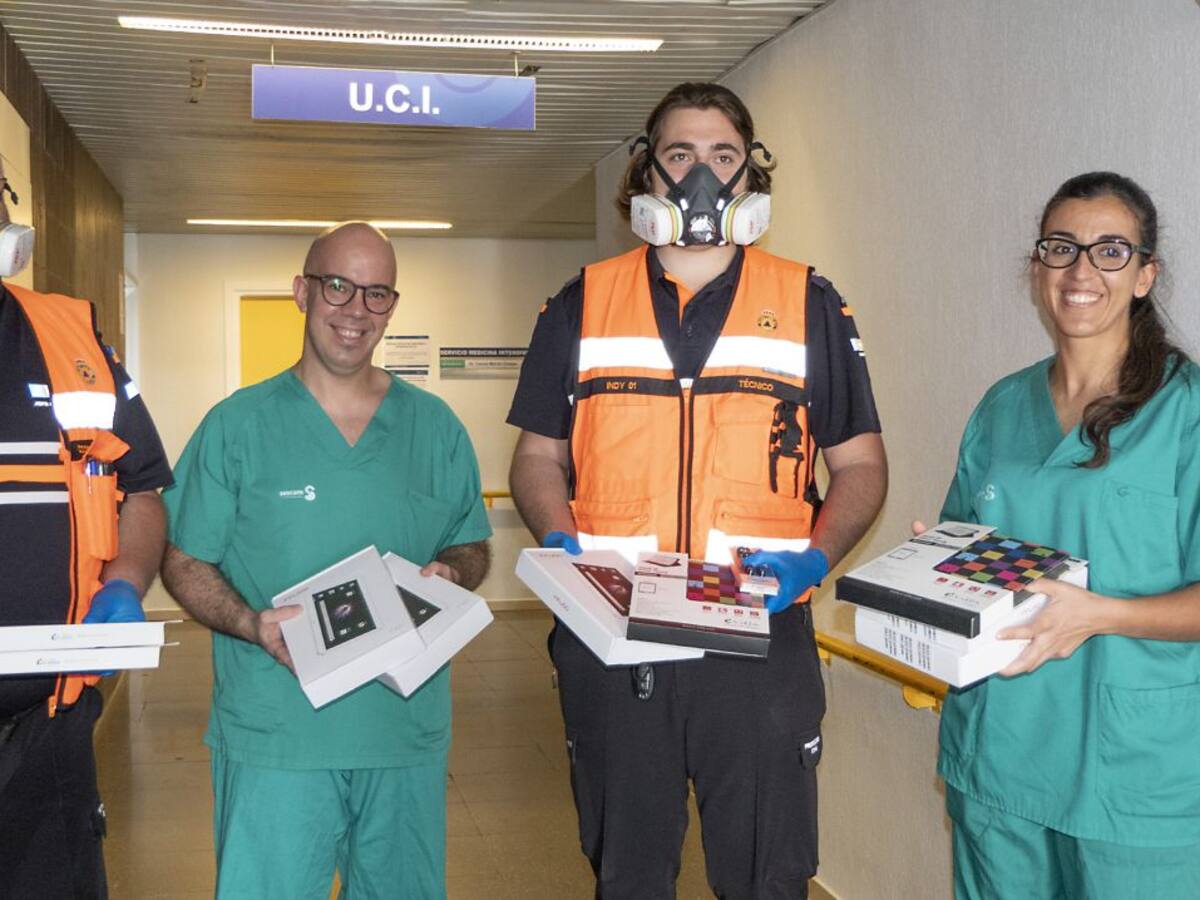 El Ayuntamiento coordina la entrega de 13 tabletas a la UCI del hospital y las residencias de mayores
