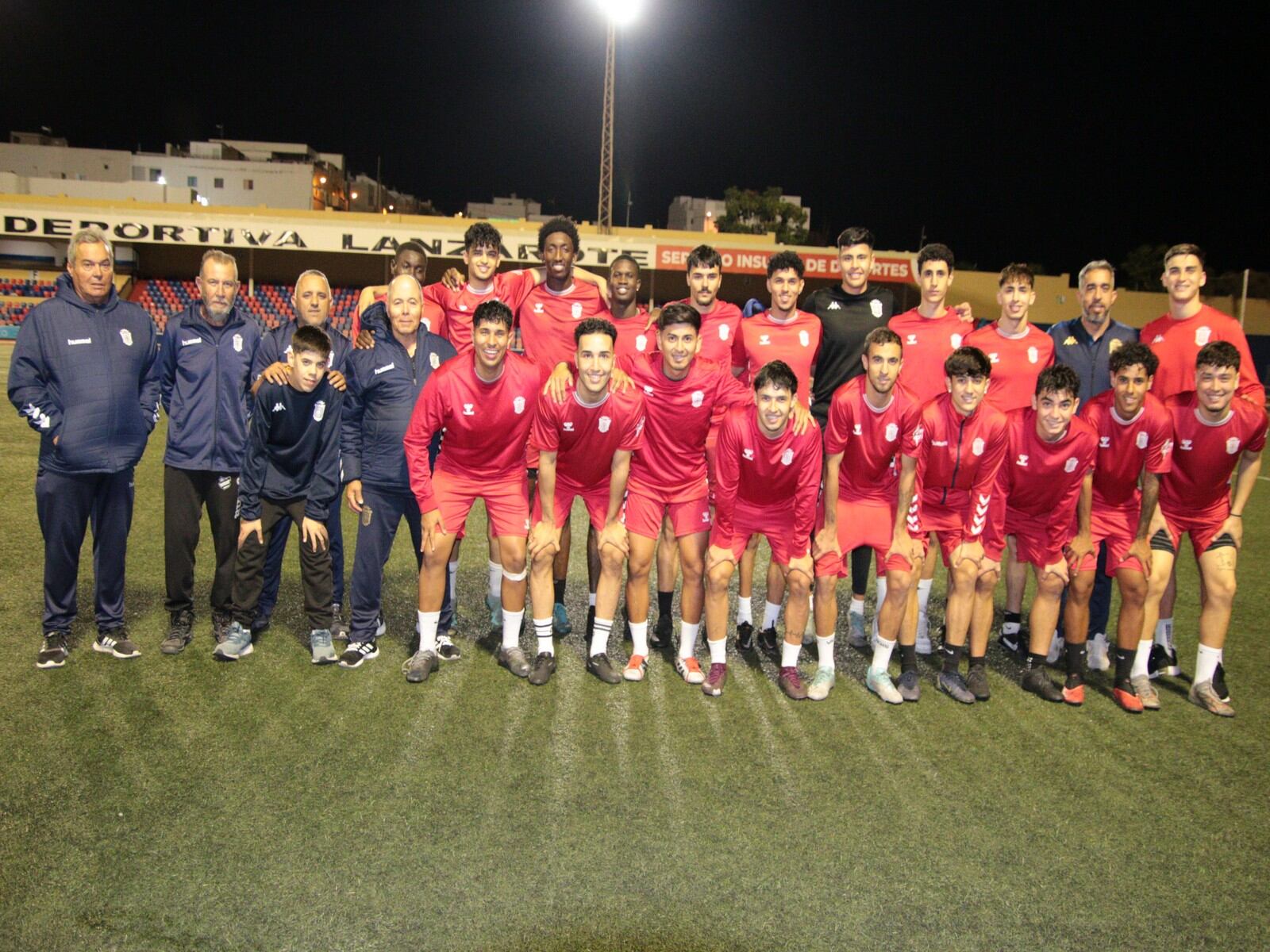 Jugadores y cuerpo técnico de la UD Lanzarote-B.