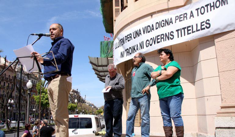 Jordi Salvadó llegint un manifest a Tarragona.
