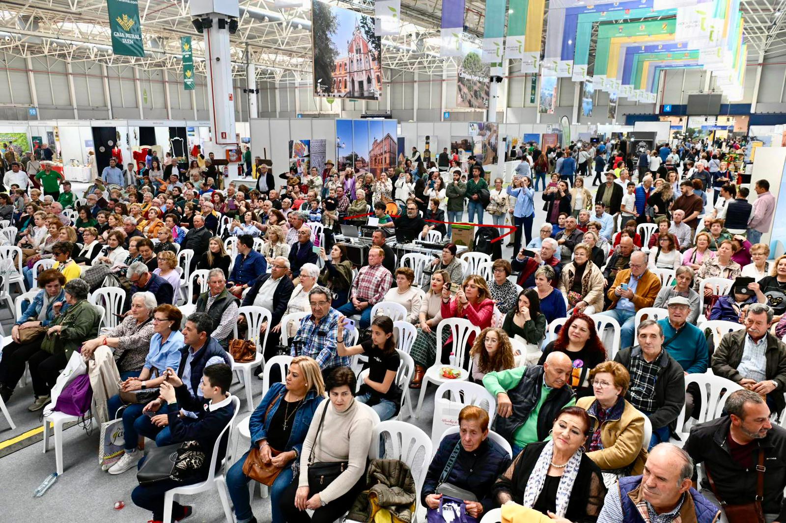 Visitantes de la IX Feria de los Pueblos de Jaén.