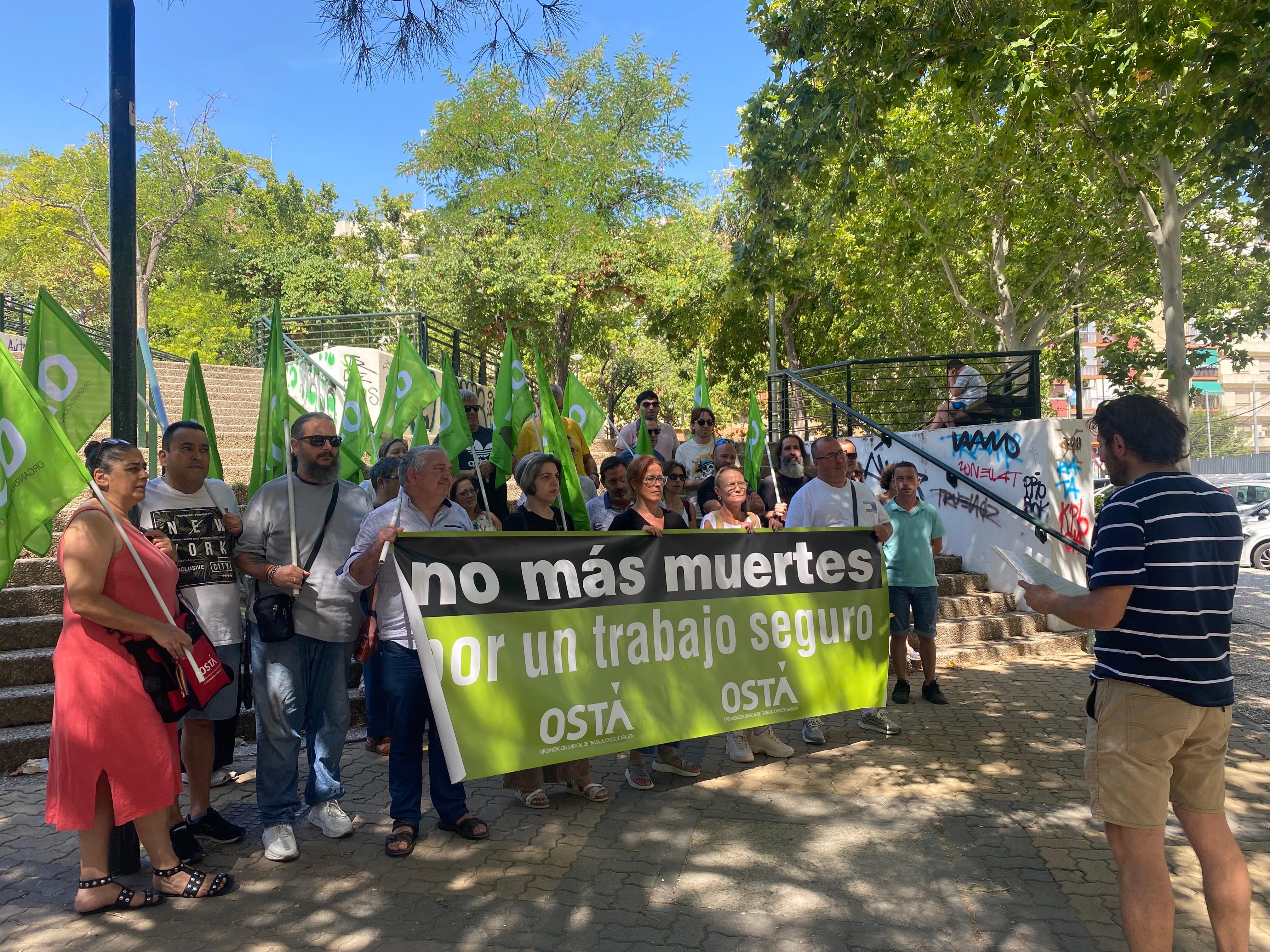Sindicato OSTA manifestándose por la siniestralidad laboral