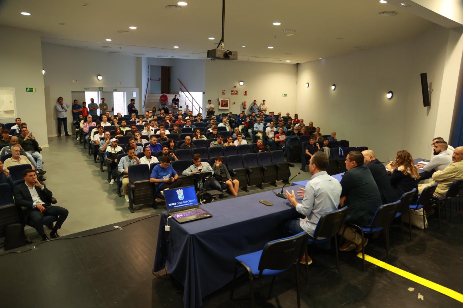 Asamblea de abonados del Xerez CD