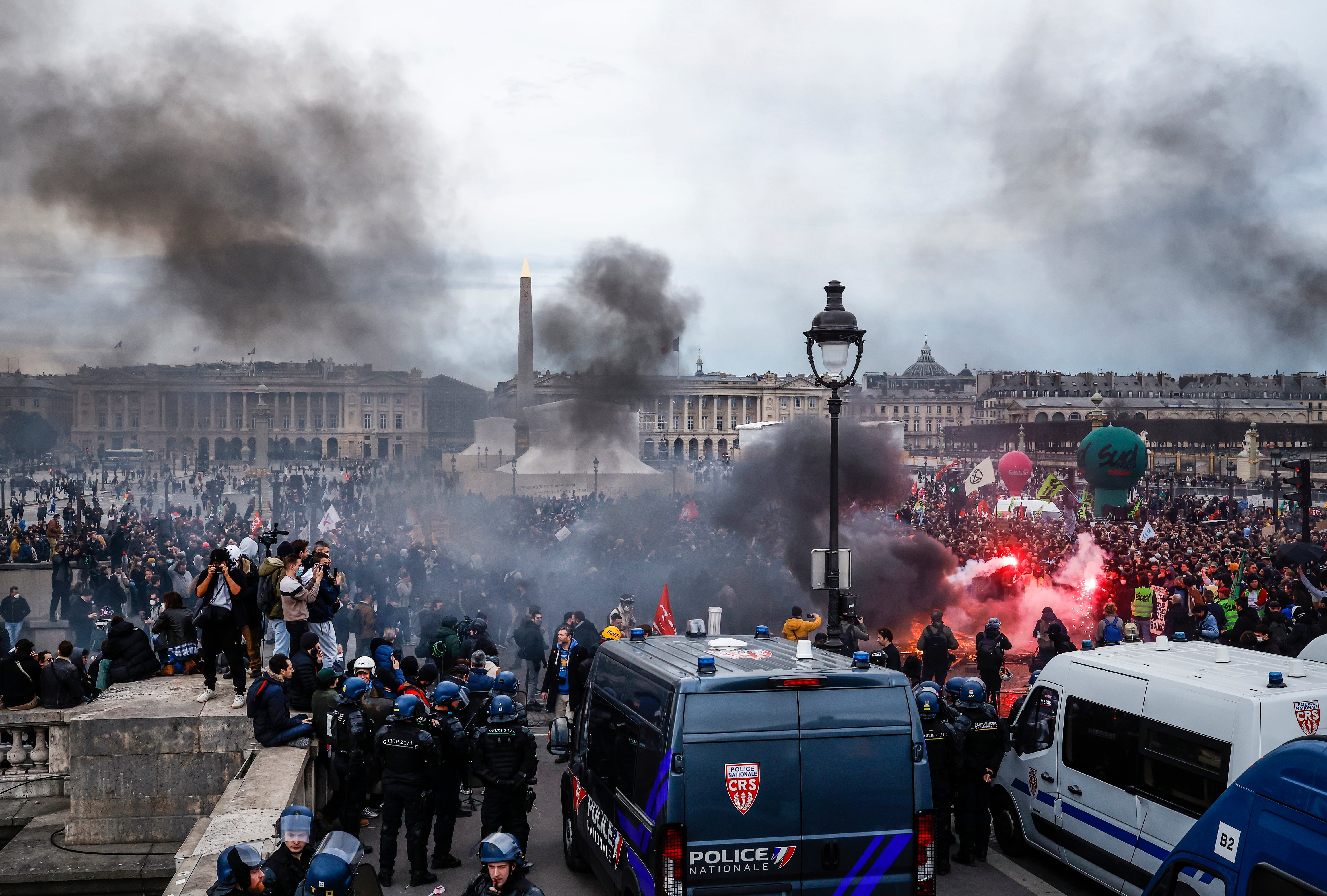 Protestas en la Plaza de la Concordia. EFE/EPA/YOAN VALAT