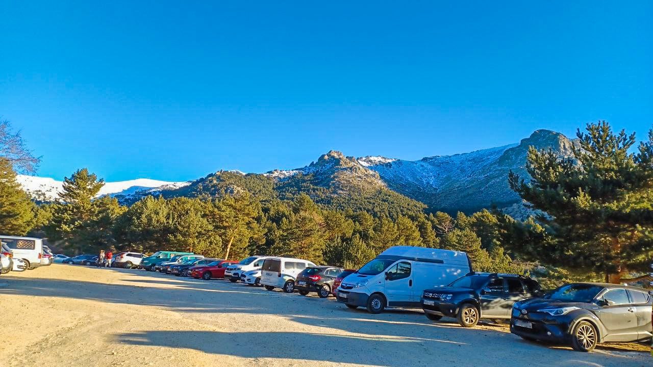 Cómo acceder a la Sierra de Guadarrama en transporte público y dónde aparcar el coche