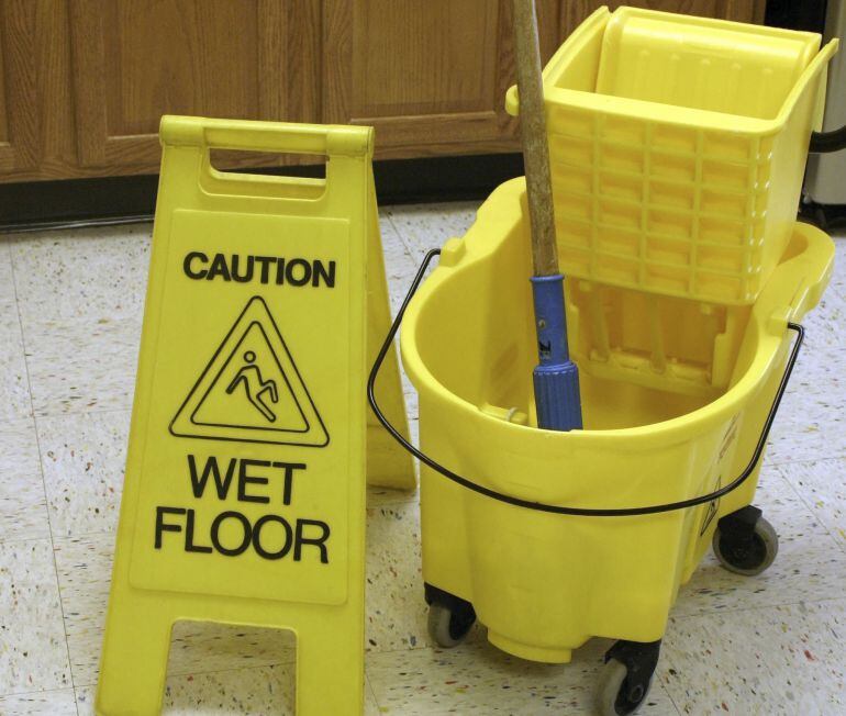 Atención, suelo mojado.