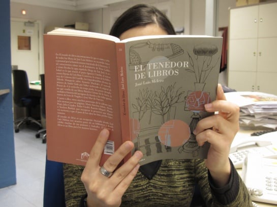 La portada de “El tenedor de libros” es obra del pintor Jorge Gay.