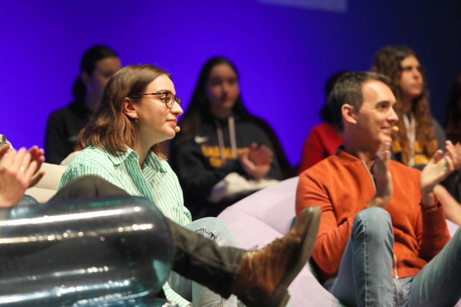 Cientos de jóvenes lectores de Cartagena conocen a los autores finalistas de los Premios Mandarache