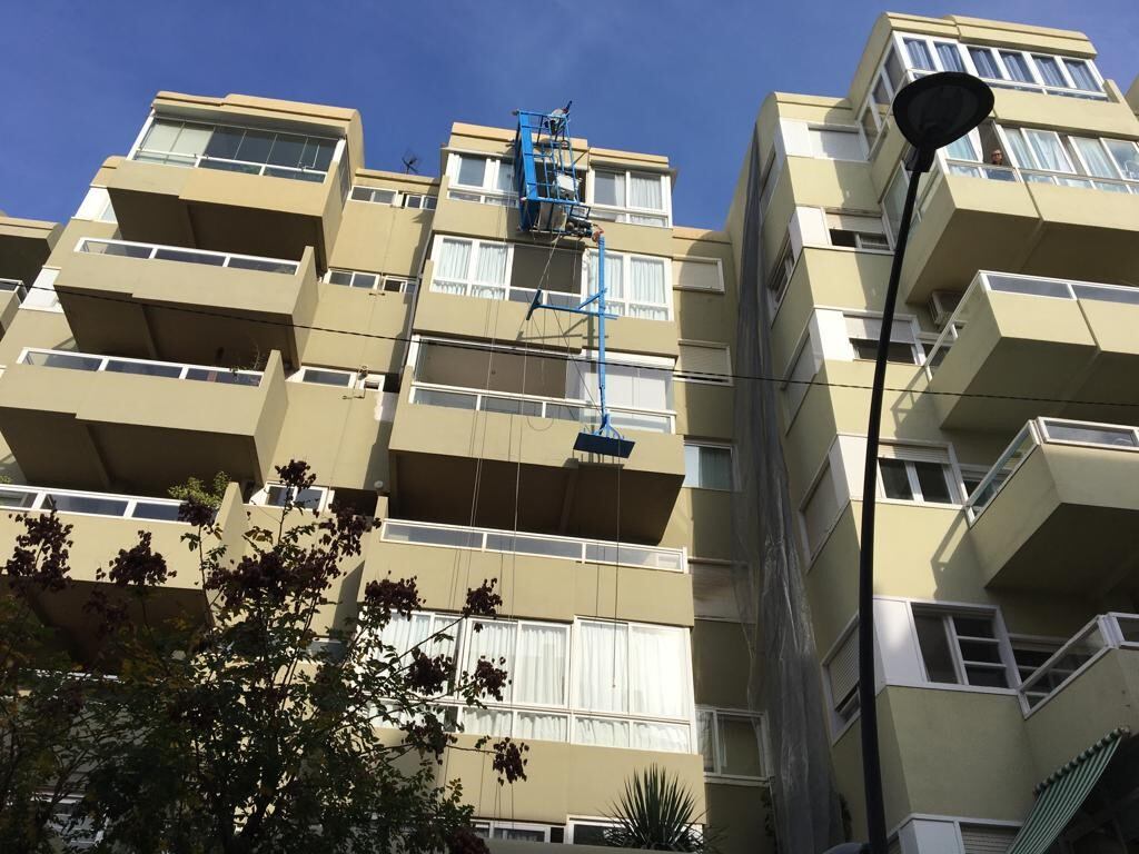 Imagen del andamio tras ceder esta mañana en Ibiza