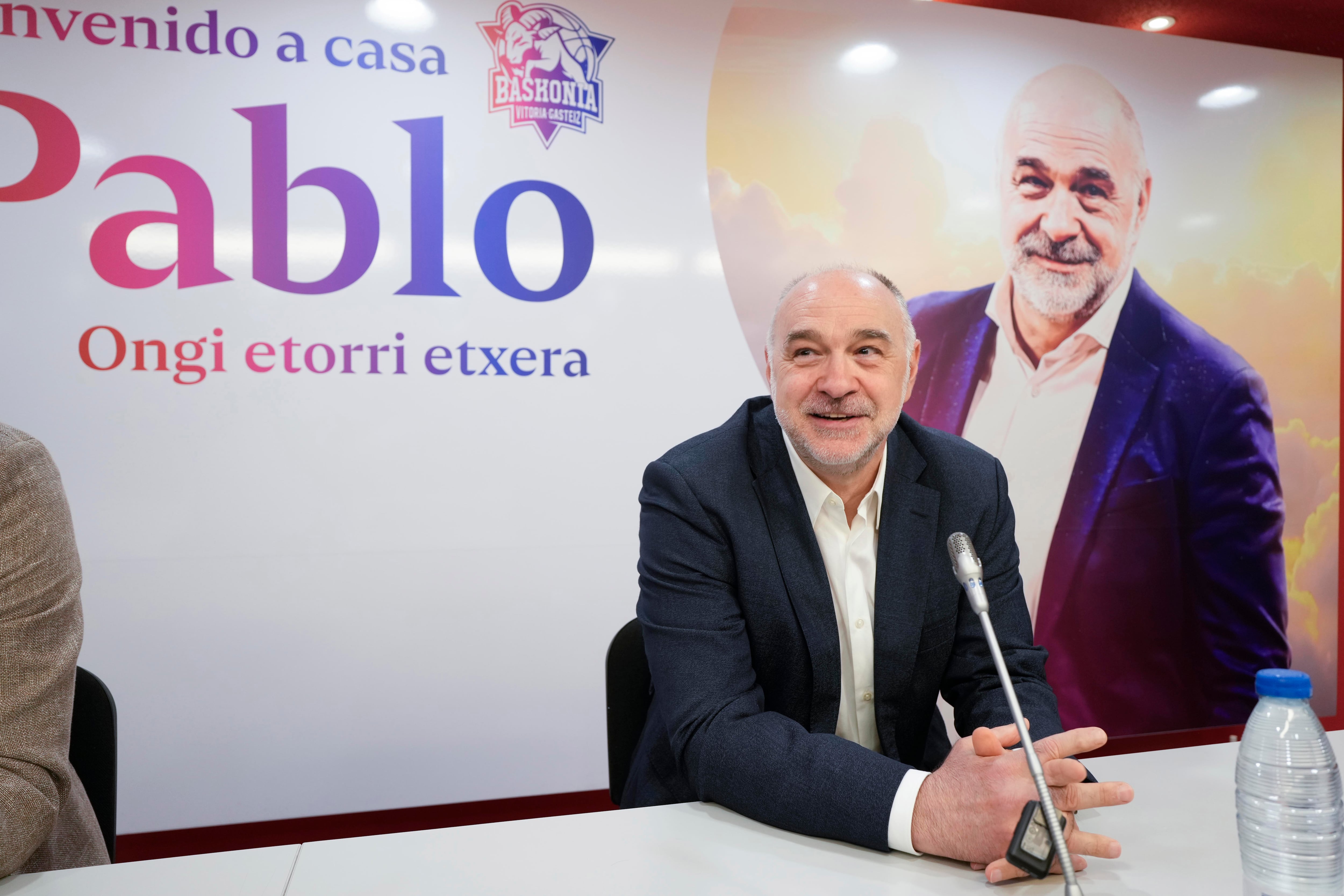 VITORIA, 03/07/2024.- El Baskonia presenta este miércoles a su nuevo entrenador, Pablo Laso, en Vitoria. EFE/ Adrián Ruiz Hierro
