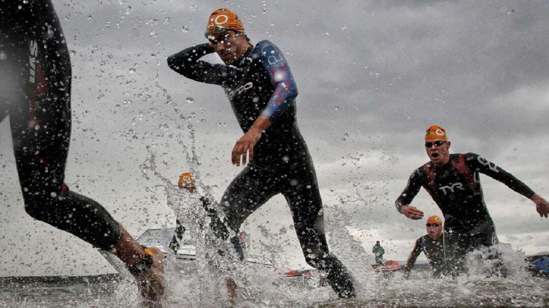 Momento de una prueba de triatlon