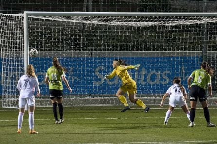 Momento del gol de Lorena Navarro, del Real Madrid, ante el Santa Teresa.