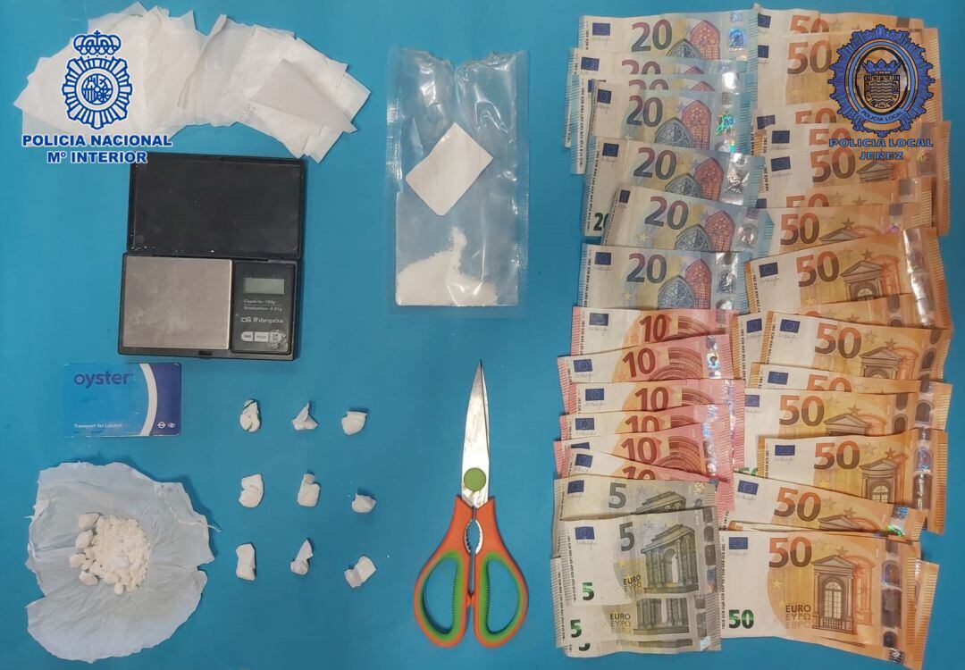 Dinero y sustancias intervenidas