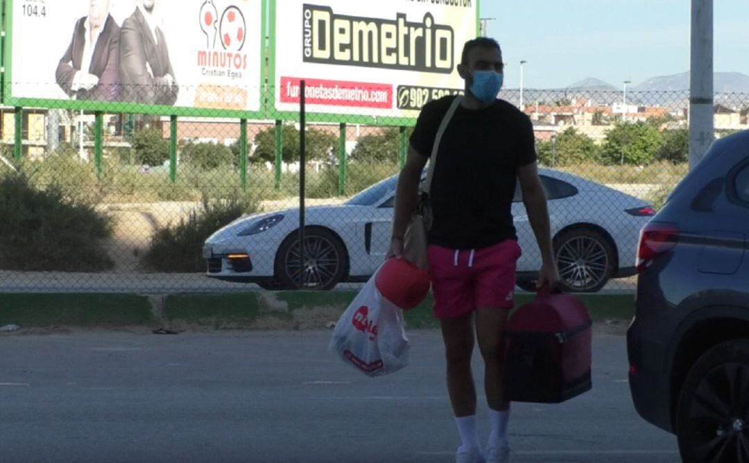 Gonzalo Verdú a su llegada al estadio Martínez Valero