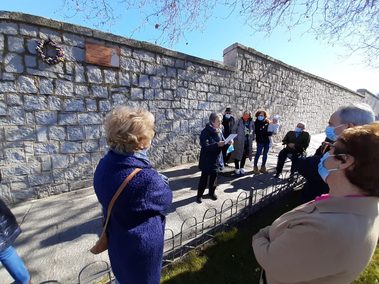 Placa en memoria de Antonio Palenzuela el que fuera Obispo de Segovia