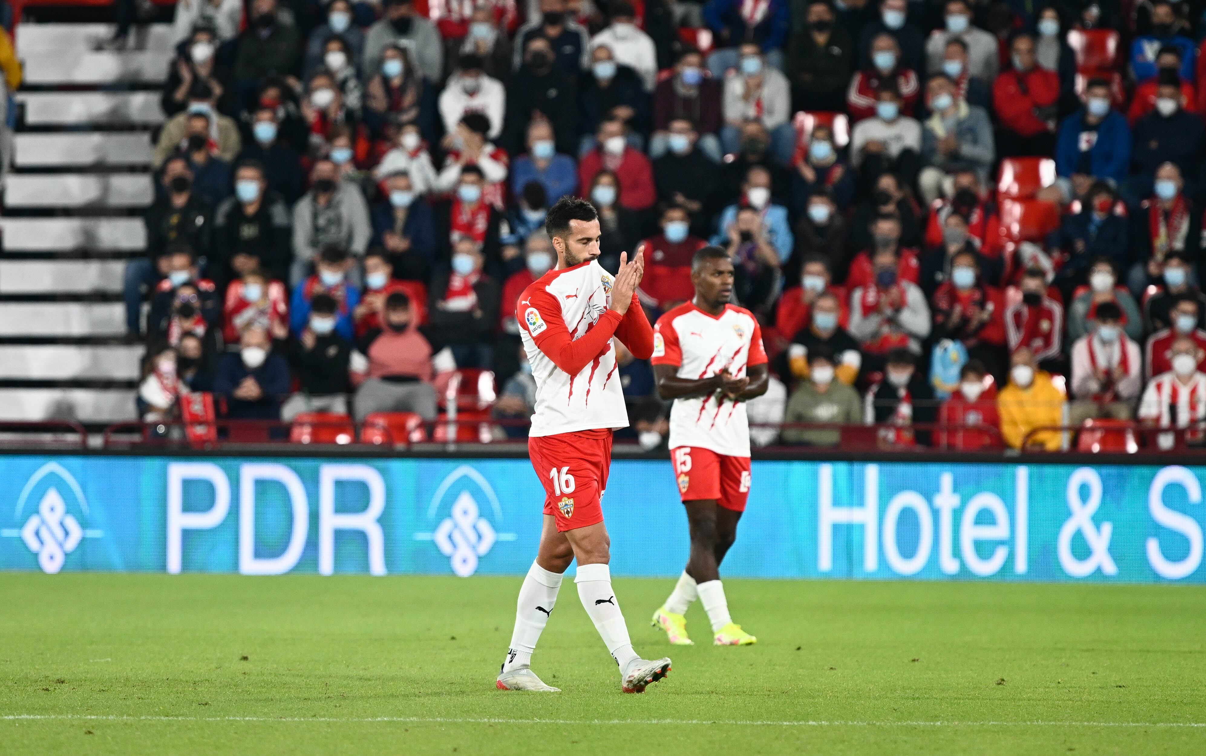 Lazo se despide al ser cambiado.