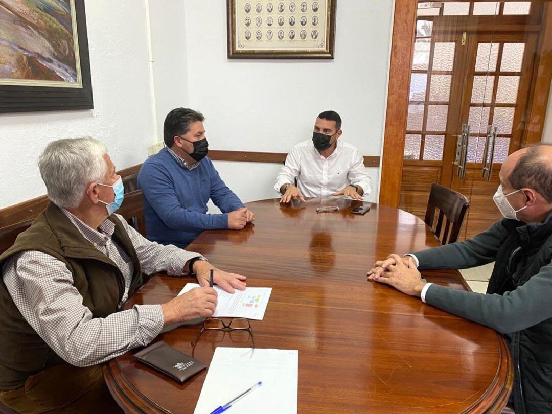 Reunión con una representación de la Comunidad de Regantes de Lanzarote.