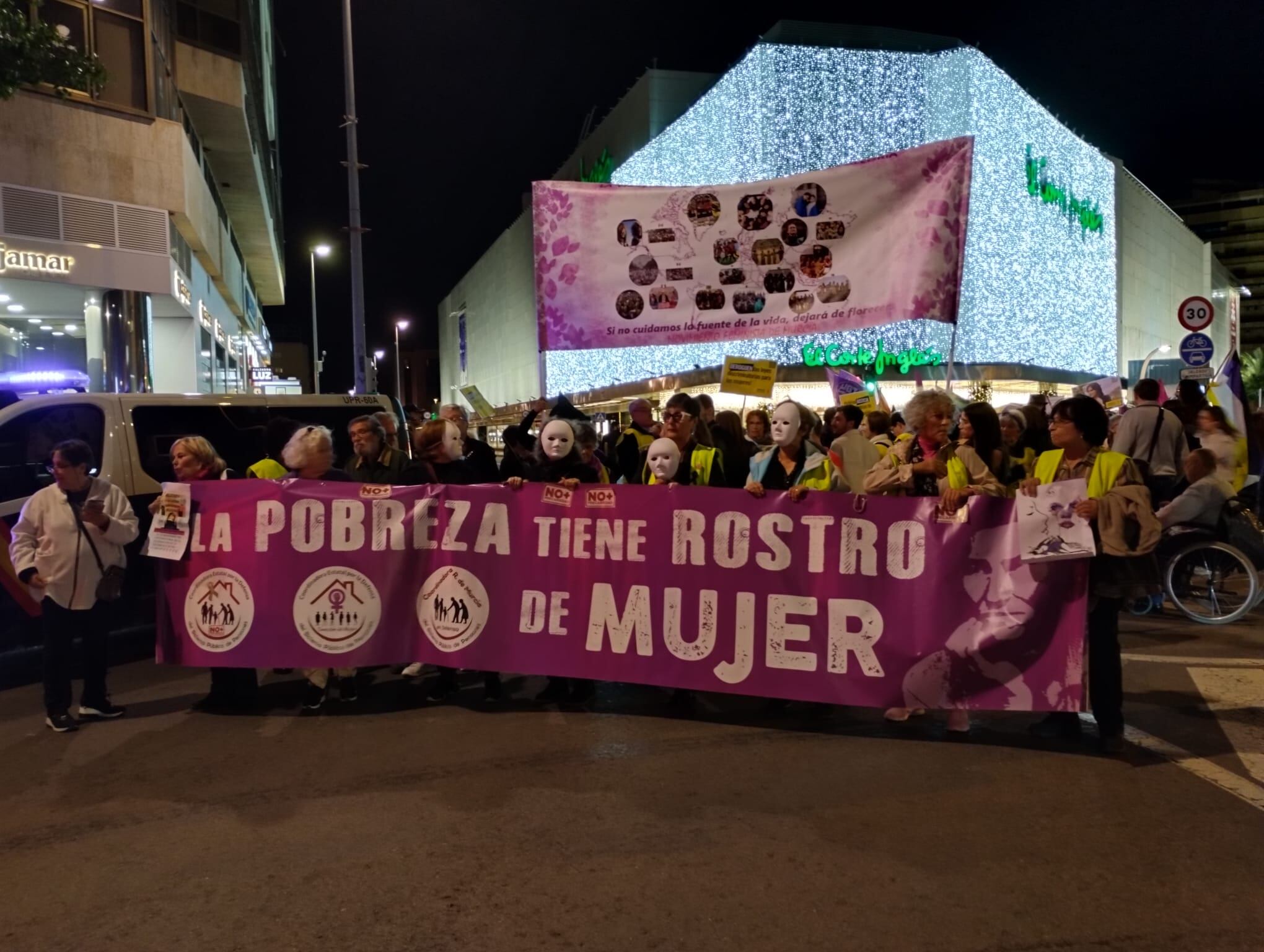 Pancartas de Movimiento Feminista de Murcia en la manifestación del 25N
