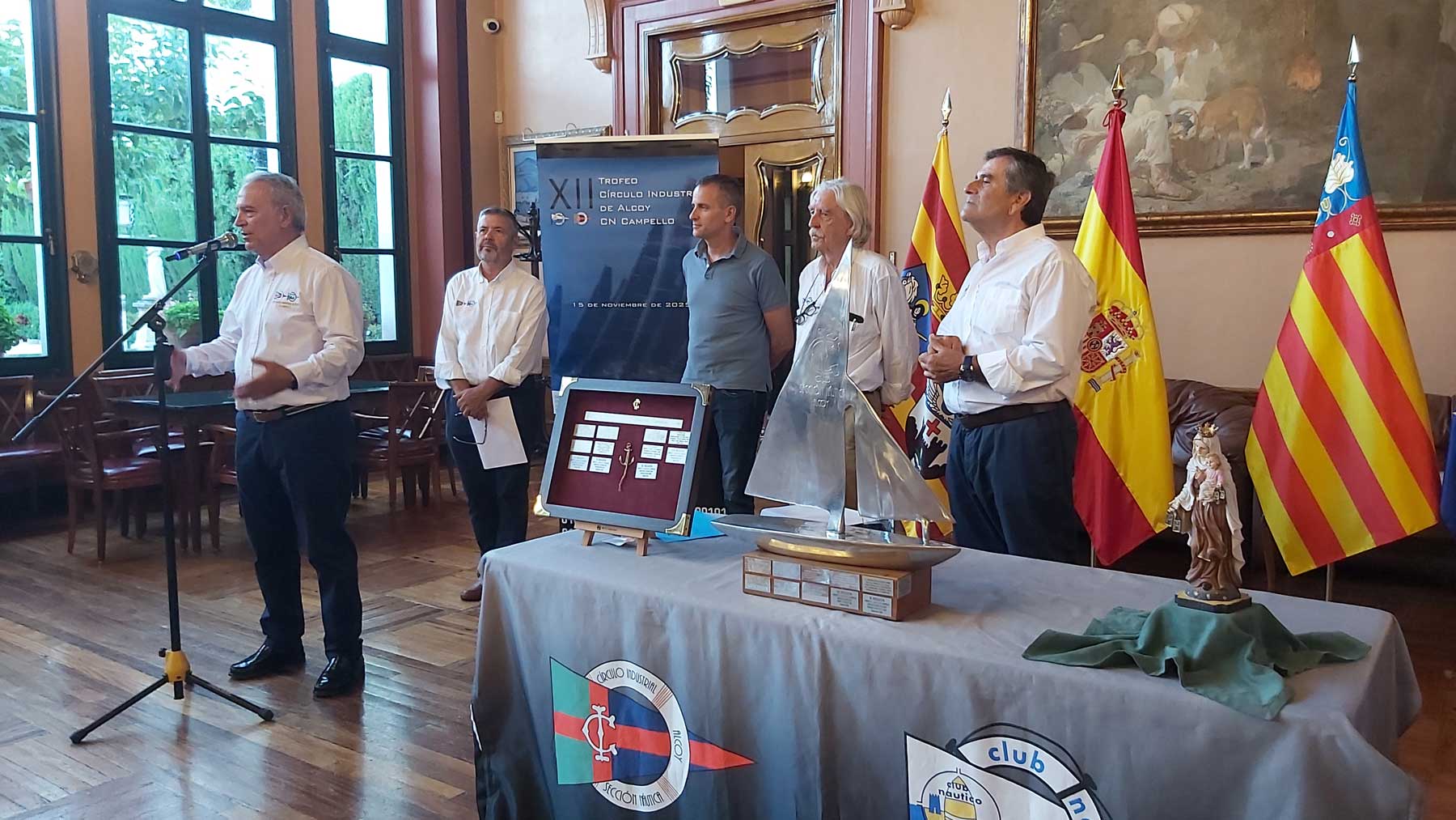 Indalecio Carbonell, durante su intervención durante la puesta de largo de una nueva edición de esta competición náutica