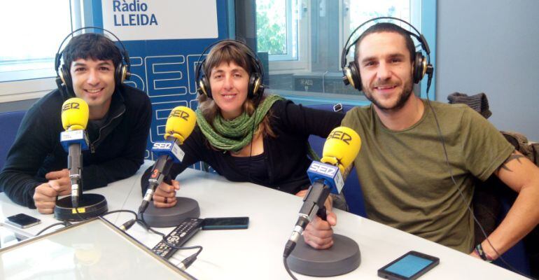 Al centre, Quiònia Pujol, de la cerveseria Lo VIlot d&#039;Almacelles. A les vores, Abel Sánchez i Joel Bastida, de C-Tretze.