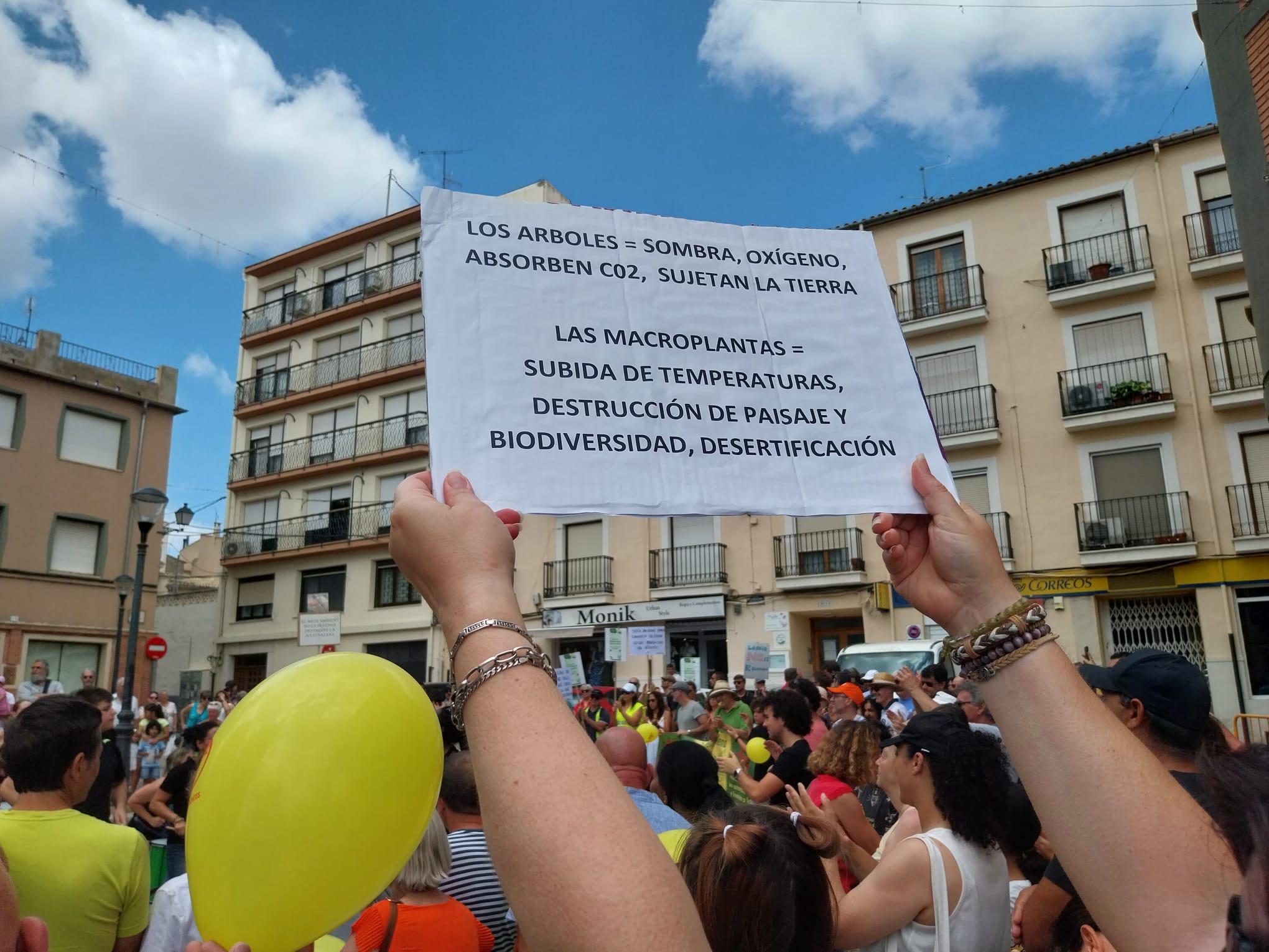 Manifestación en Castalla contra la instalación de macroplantas fotovoltaicas en el municipio Foto: Natura y Gent