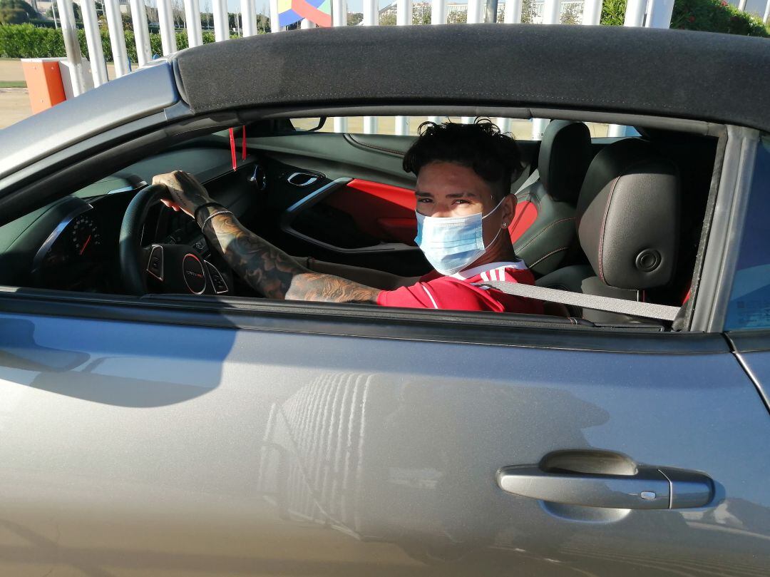 Darwin Núñez, este jueves, llegando al Estadio.