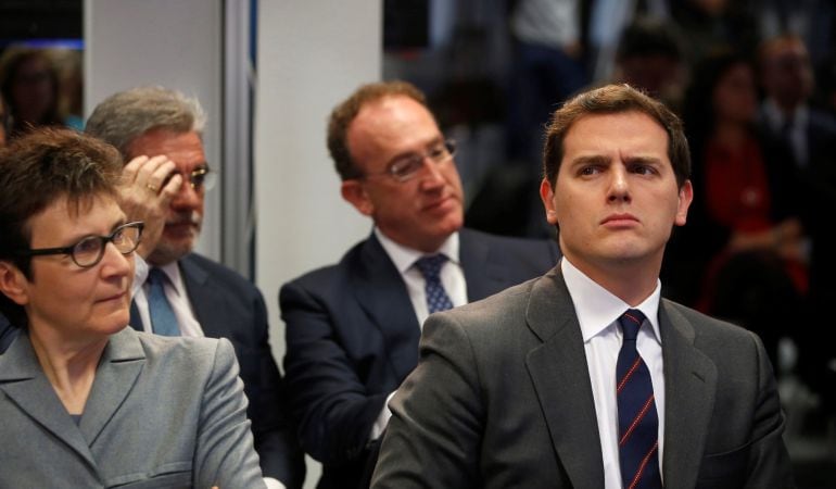 El líder de Cidadanos, Albert Rivera (d) asiste al EFEForo Líderes.