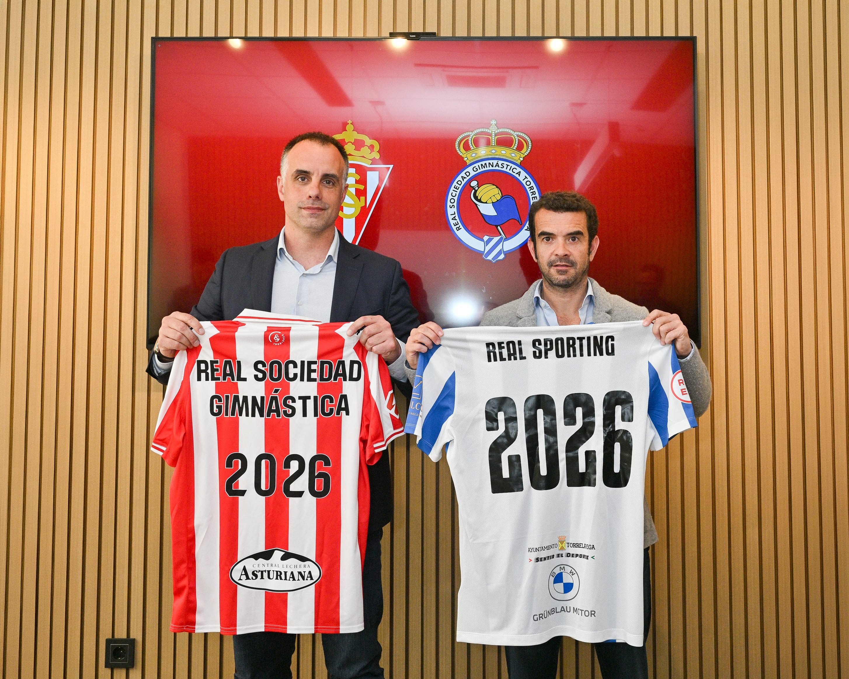 Los presidentes de la Gimnástica y el Sporting, tras la firma del acuerdo.