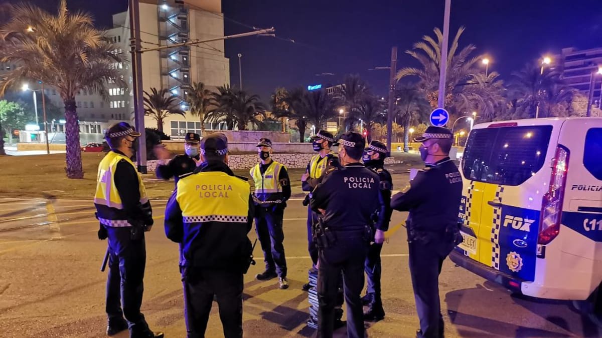 La Columna de Carlos Arcaya: «El compromiso de la Policía Local de Alicante: por si buscaban alguna certeza»