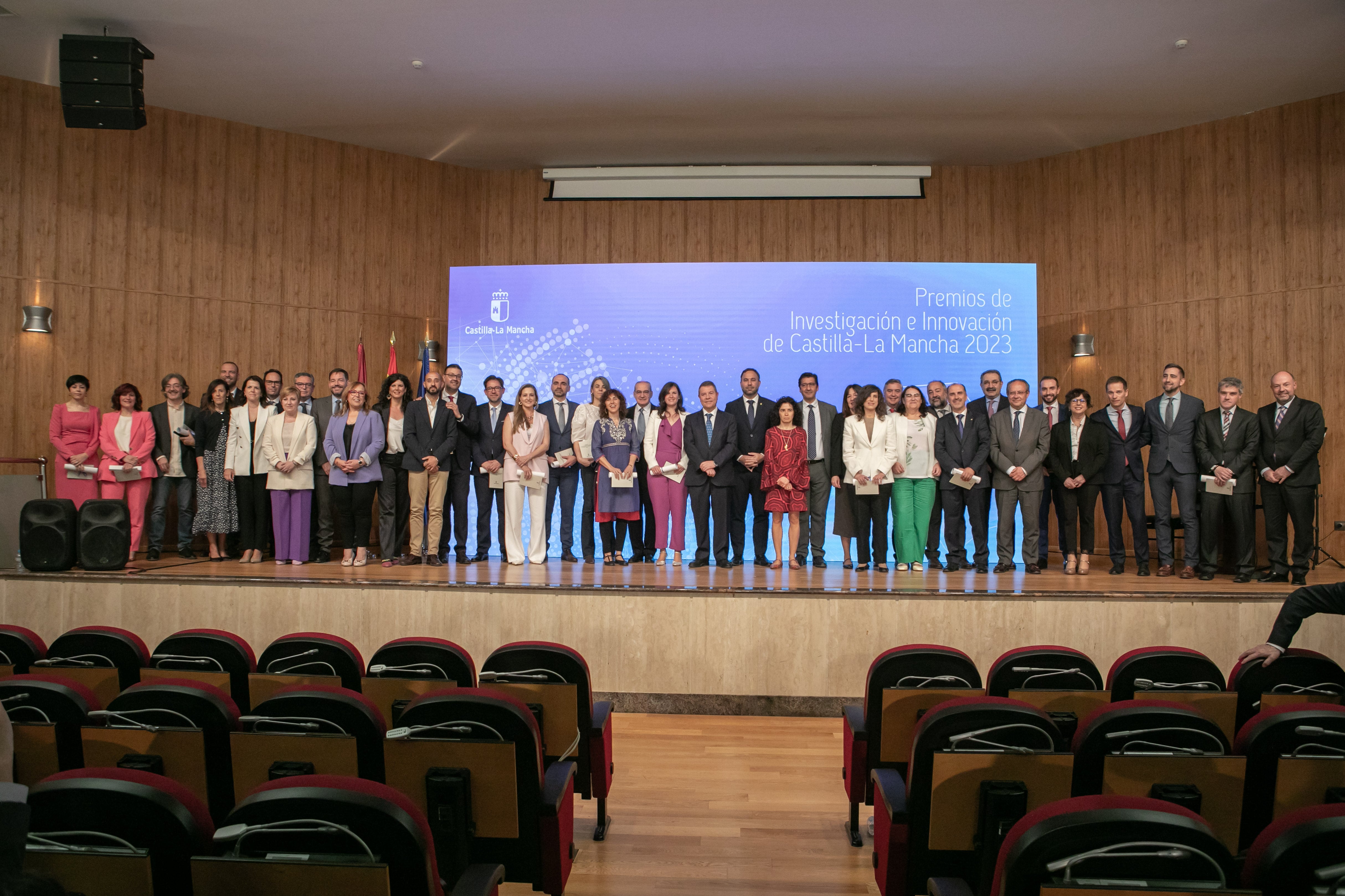 Foto de premiados y autoridades