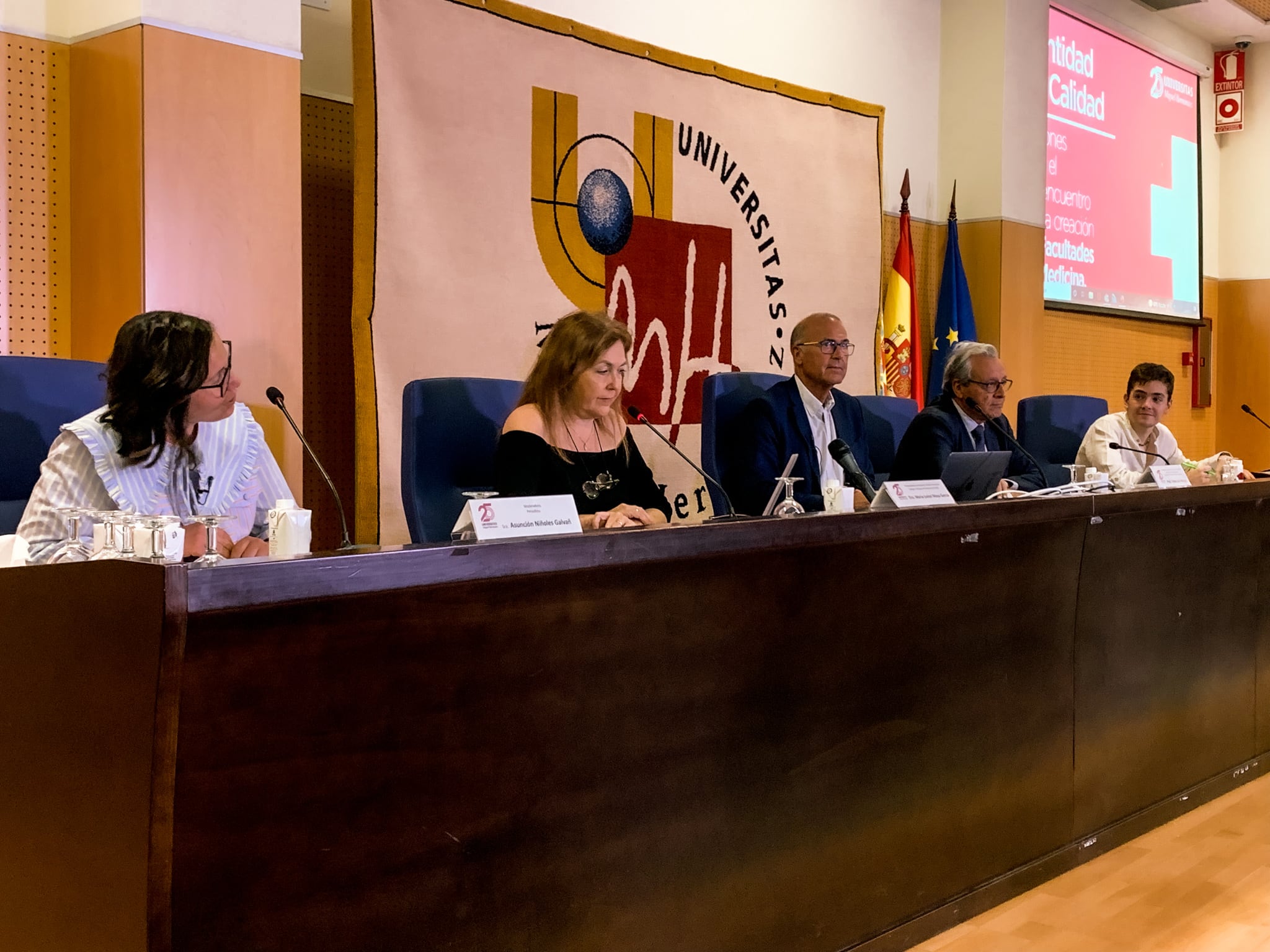 Mesa redonda sobre Facultades de Medicina
