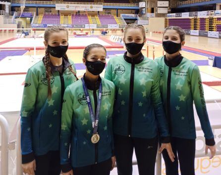 Las gimnastas arandinas de Base 5: Celia Escolar, Adriana Díez, Lucía de la Calle y Mara Martín -de izq. a dch.-, en el pabellón vallisoletano.