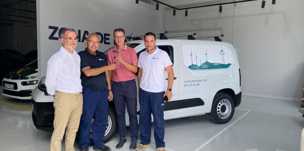 Antonio Gallego, Escolástico Ramírez y Rubén López, en la recepción del nuevo vehículo de Walqa