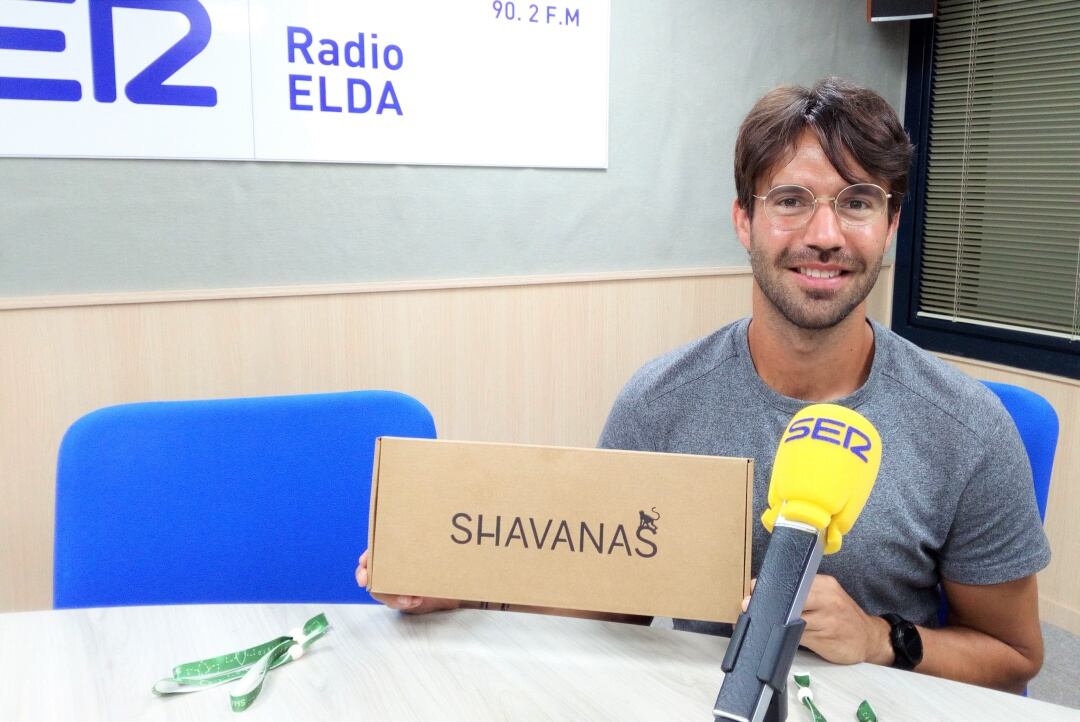 Salva Moll en el estudio de Radio Elda SER