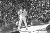 Actuación del famoso cantante Pedro Marín en 'El gran musical', uno de los programas más longevos y míticos de la radio