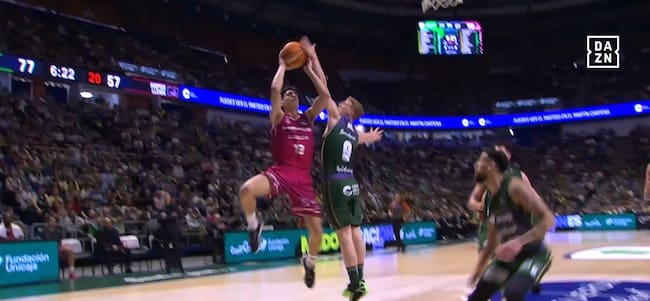 Tapón de Alberto Díaz a Rodríguez