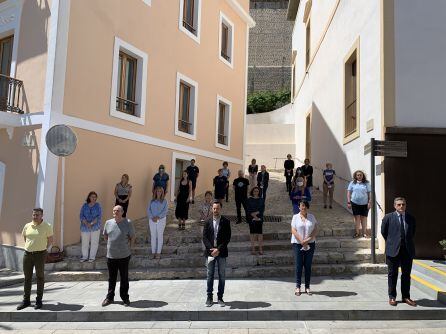 Minuto de silencio en el Ayuntamiento de Ibiza