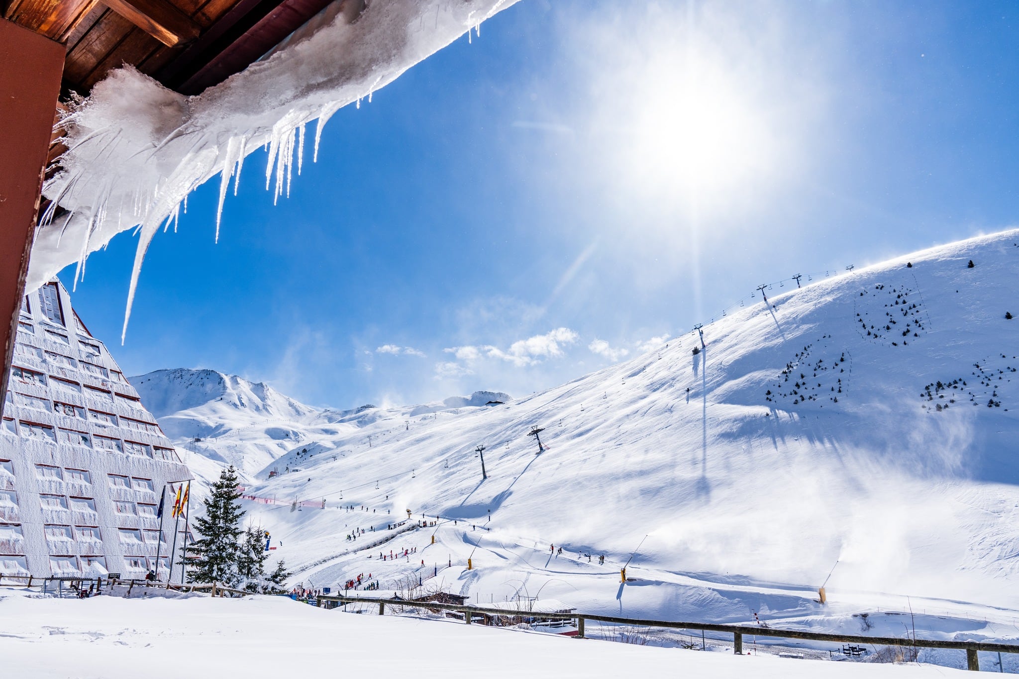 El invierno ha llegado por fin al Pirineo (Foto: Astún)