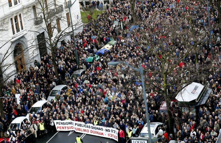 Manifestación que ha recorrido las calles de Bilbao en demanda de pensiones justas, convocada por asociaciones de pensionistas, ciudadanos, partidos y sindicatos.