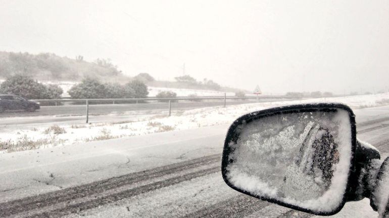 La intensa nevada cubre buena parte de Las Pedrizas, Alfarnate -en la Axarquía-, la Serranía de Ronda y la Sierra de las Nieves