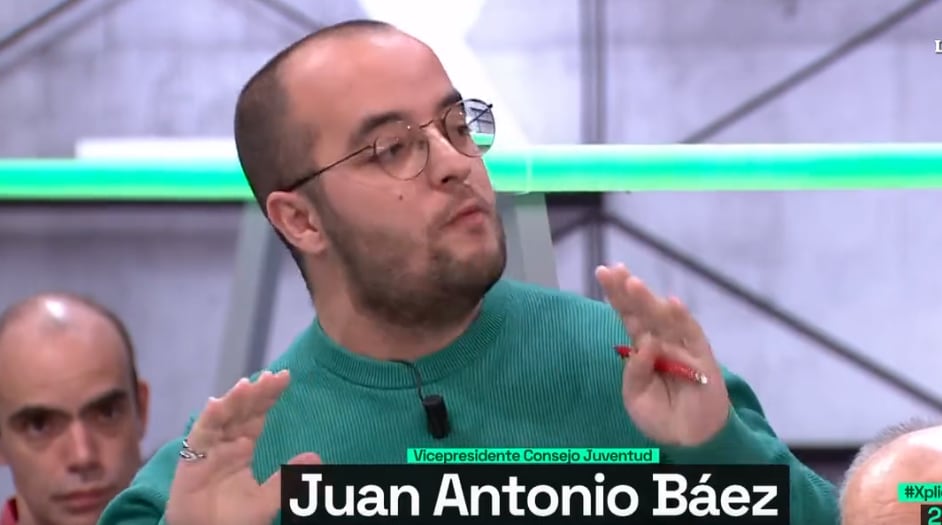 El vicepresidente del Consejo de la Juventud, Juan Antonio Báez durante su intervención del &#039;Xplica&#039;