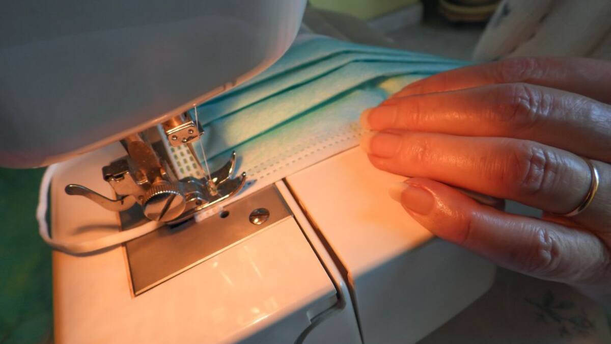 Ramón Rubio, director de la cátedra Medialab Universidad Oviedo, voluntarios coser mascarillas