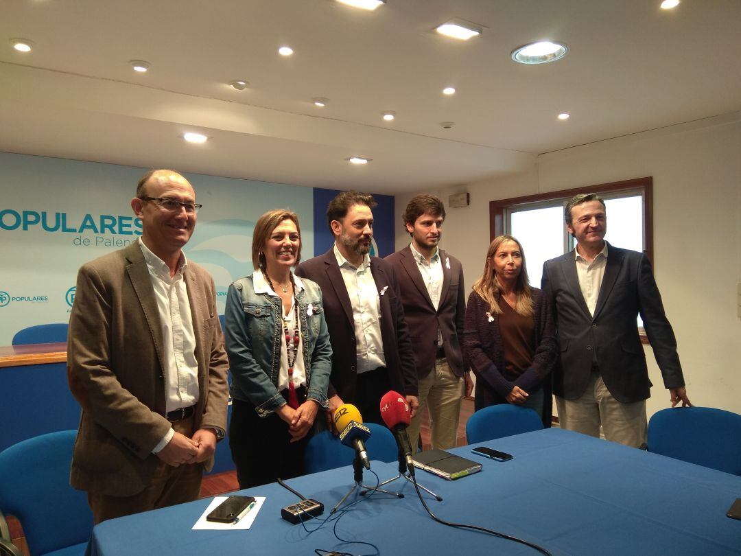 Guillermo Mariscal Anaya junto a los candidatos al Congreso y al Senado por el PP de Palencia