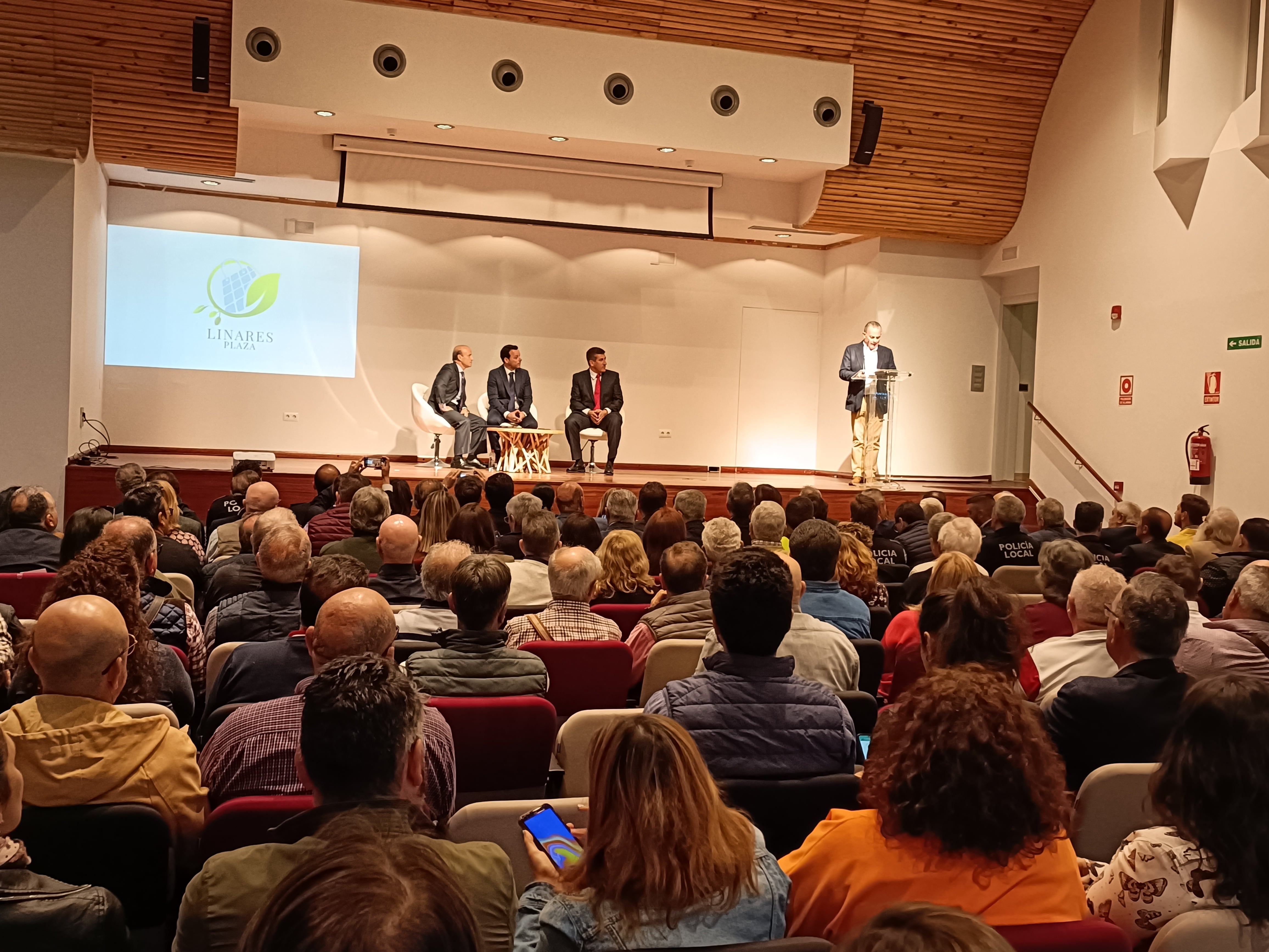 Momento de la presentación de la firma Leroy Merlin en Linares