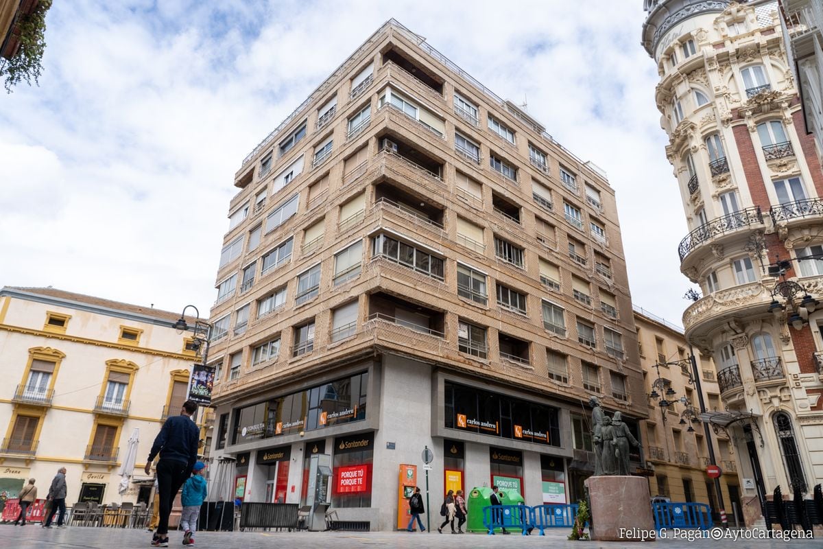 Remodelación de la fachada del antiguo edificio de Banesto