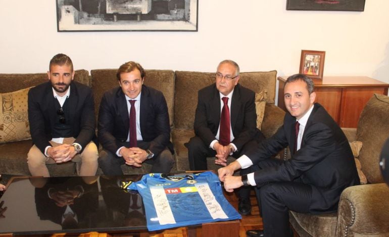 César Sánchez, presidente de la Diputación de Alicante, recibe a los directivos del Hércules CF